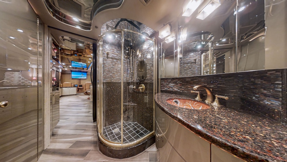2008 Prevost Featherlite XLII For Sale