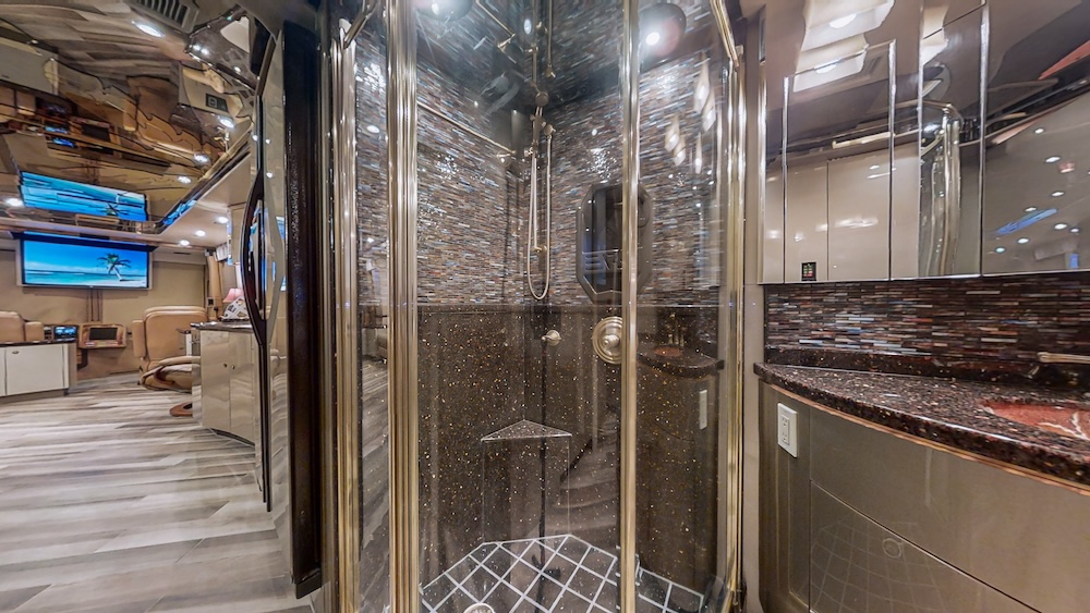 2008 Prevost Featherlite XLII For Sale