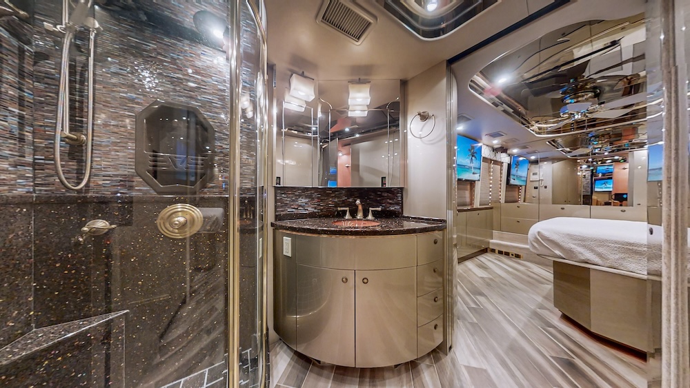 2008 Prevost Featherlite XLII For Sale