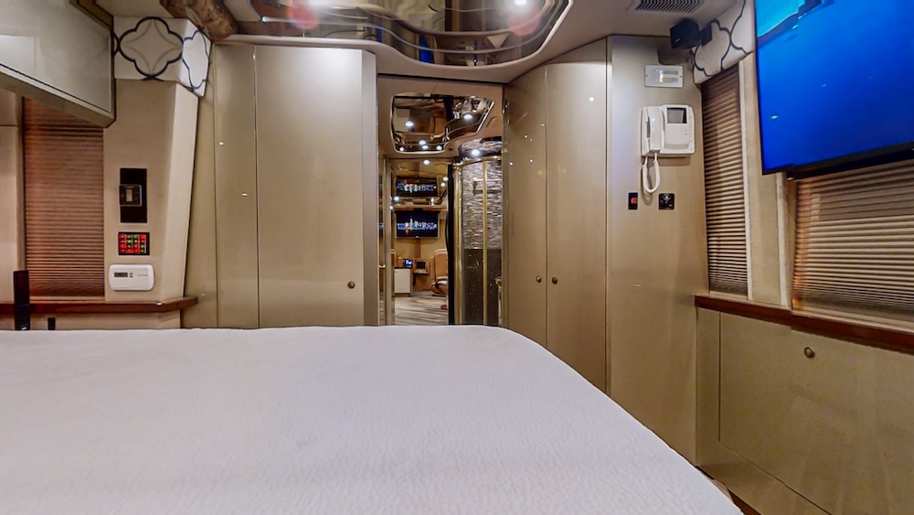 2008 Prevost Featherlite XLII For Sale