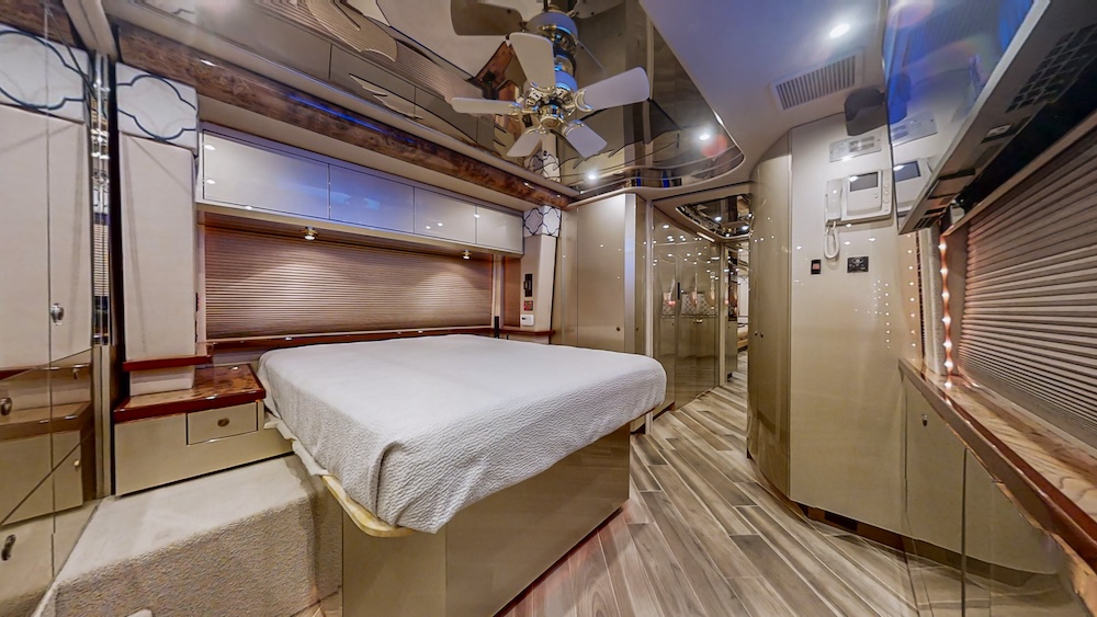 2008 Prevost Featherlite XLII For Sale