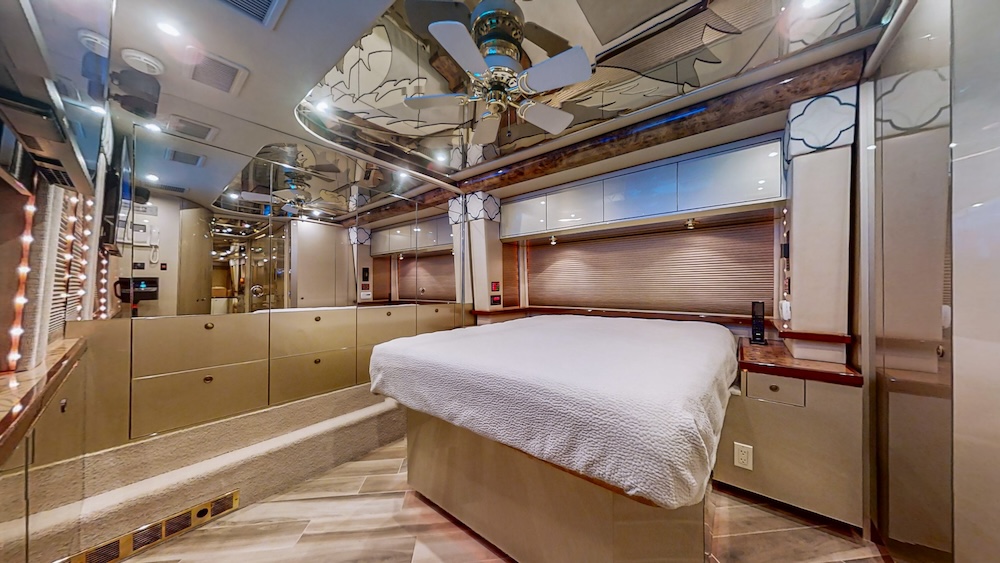 2008 Prevost Featherlite XLII For Sale