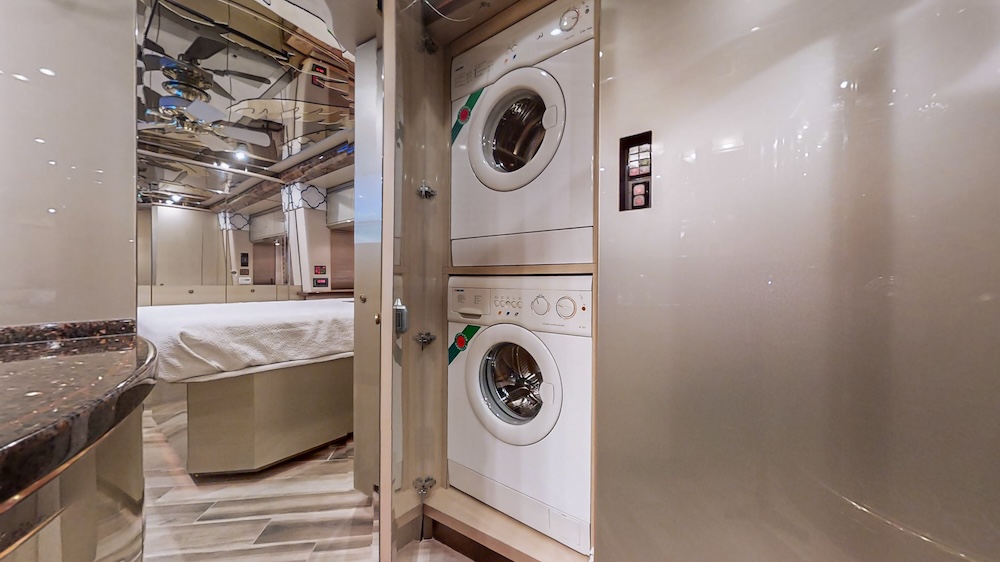 2008 Prevost Featherlite XLII For Sale