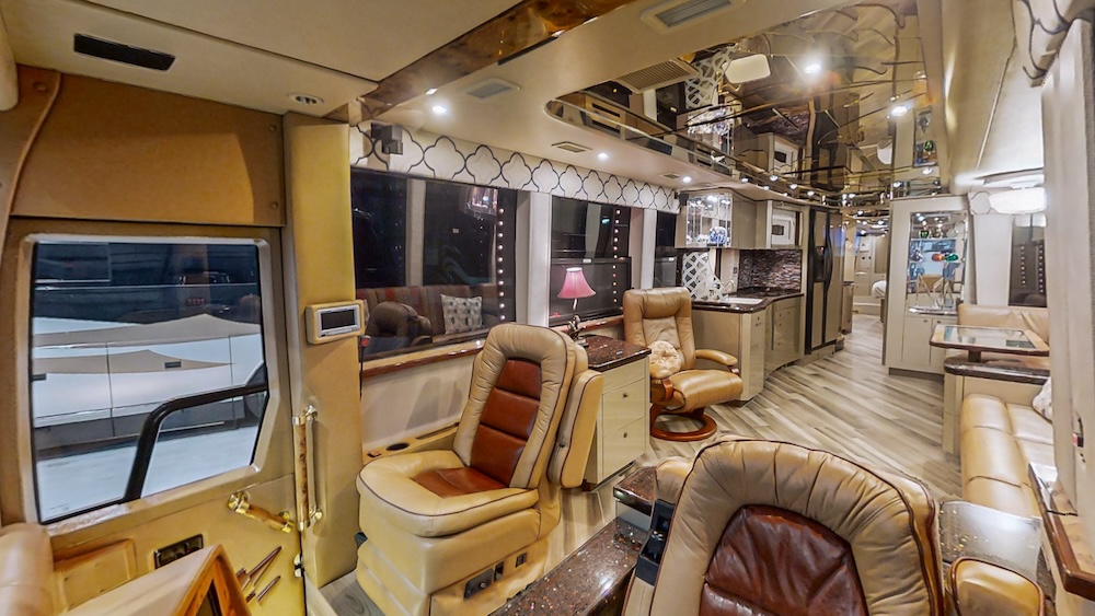 2008 Prevost Featherlite XLII For Sale