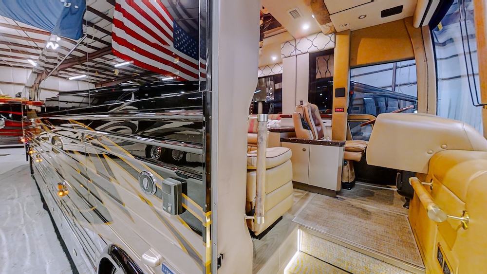 2008 Prevost Featherlite XLII For Sale