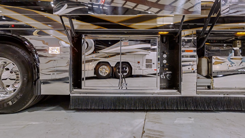2008 Prevost Featherlite XLII For Sale