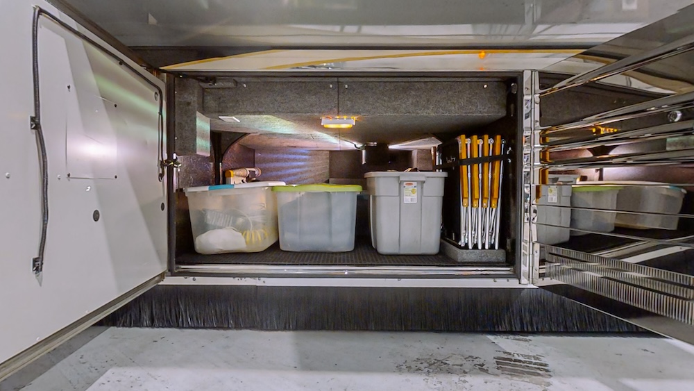 2008 Prevost Featherlite XLII For Sale