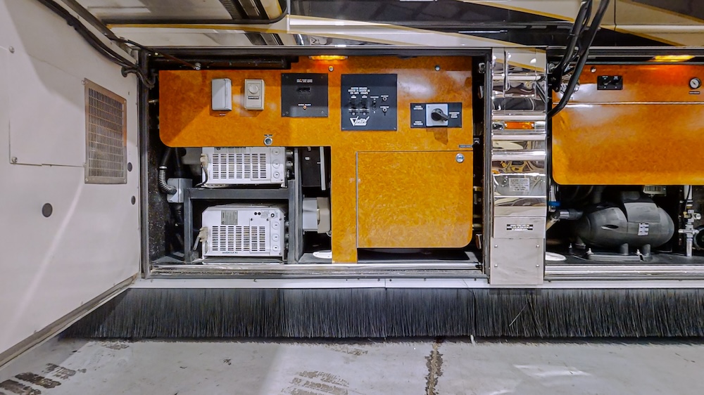 2008 Prevost Featherlite XLII For Sale
