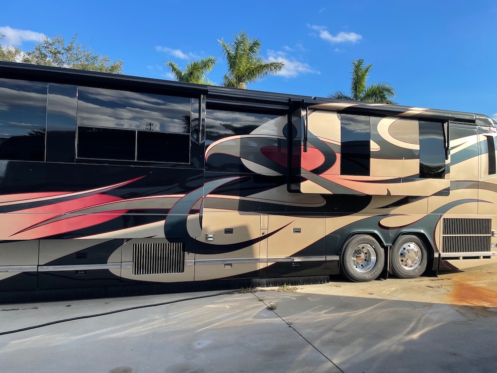 2008 Prevost Featherlite H3-45 For Sale