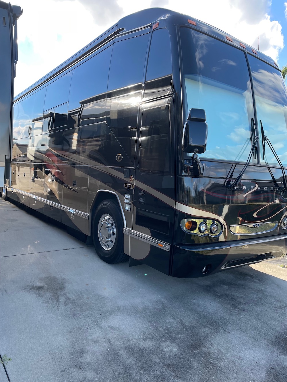 2008 Prevost Featherlite H3-45 For Sale