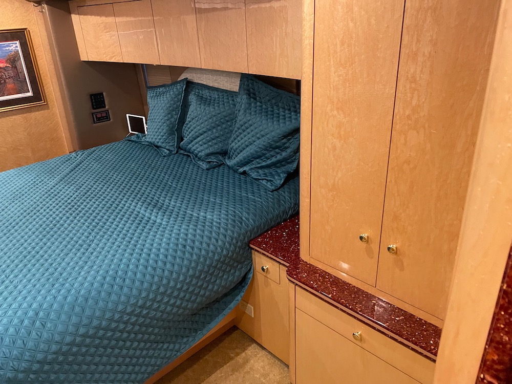 2008 Prevost Featherlite H3-45 For Sale