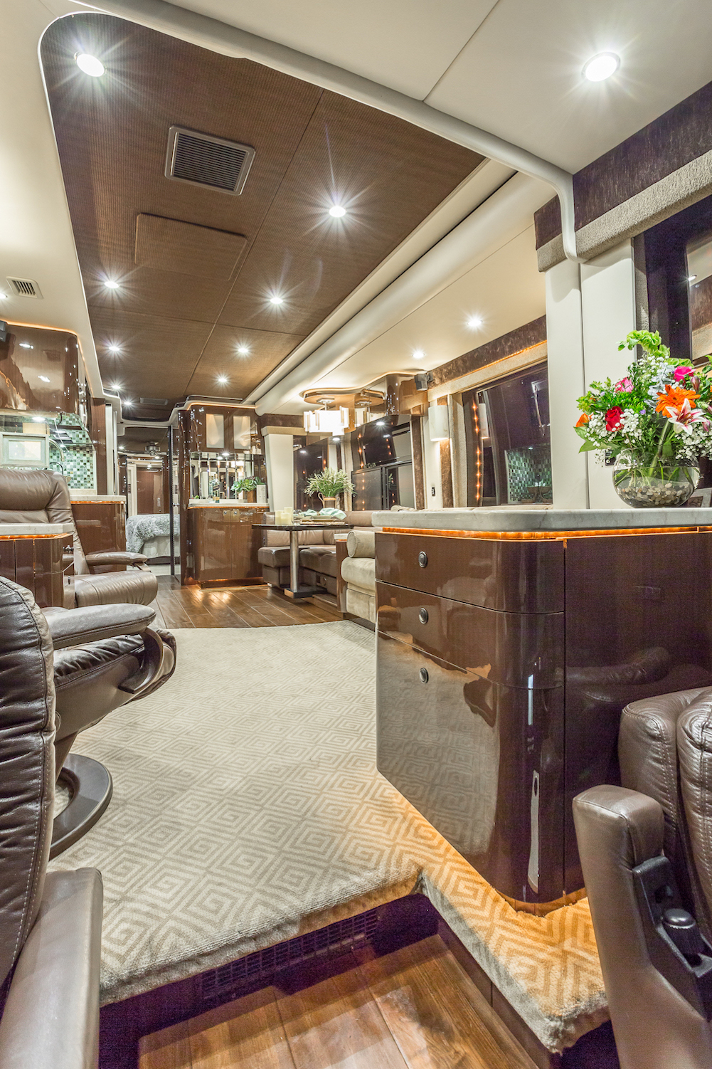 2008 Prevost Featherlite H3-45 For Sale