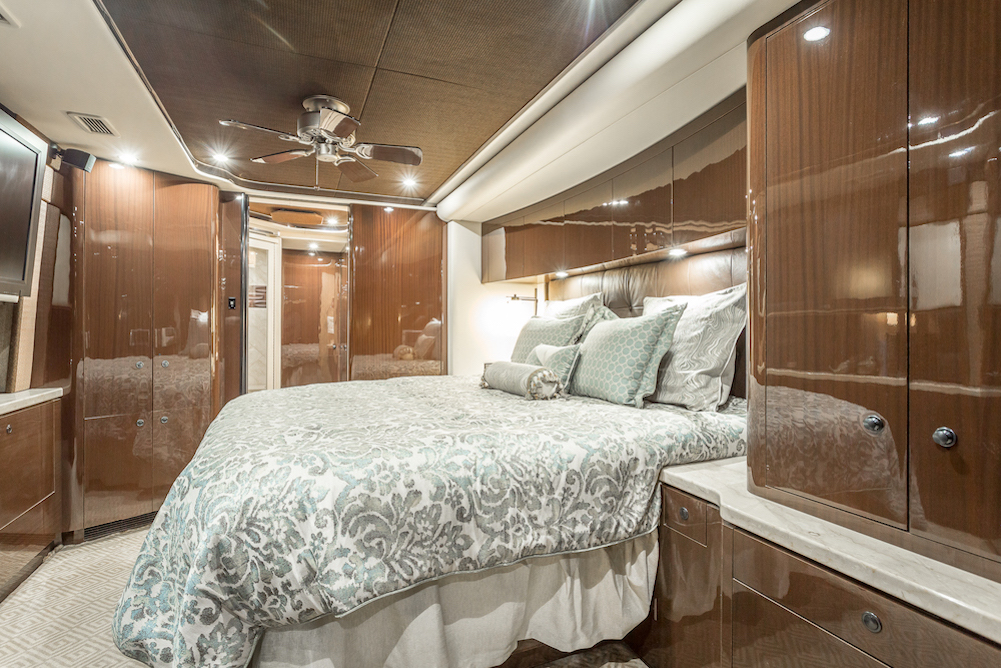 2008 Prevost Featherlite H3-45 For Sale