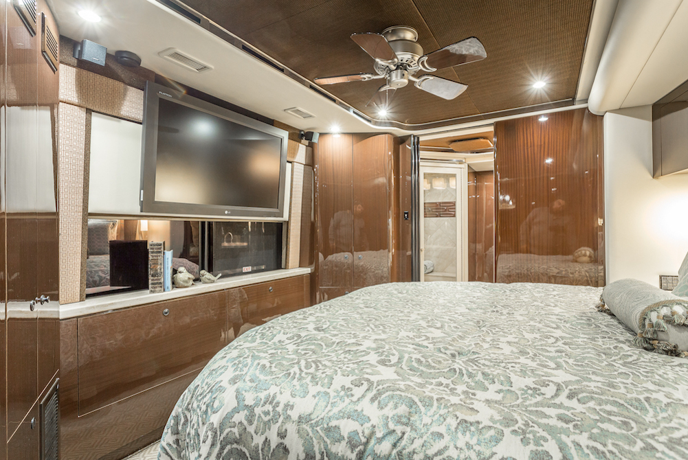 2008 Prevost Featherlite H3-45 For Sale