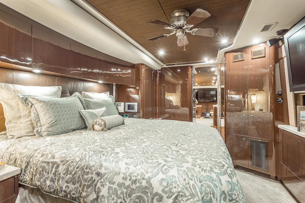 2008 Prevost Featherlite H3-45 For Sale