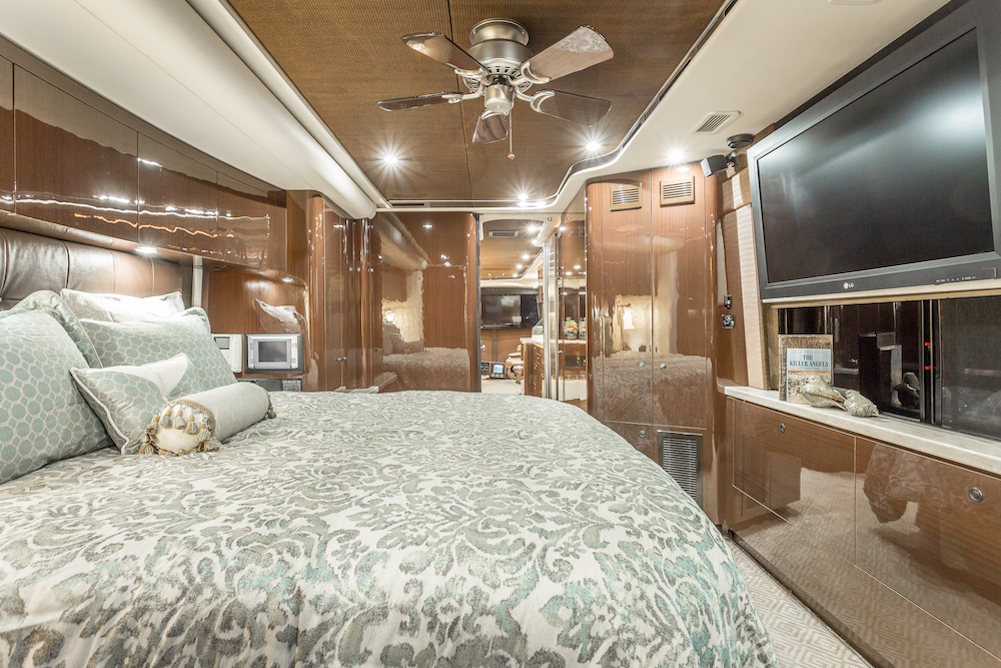 2008 Prevost Featherlite H3-45 For Sale