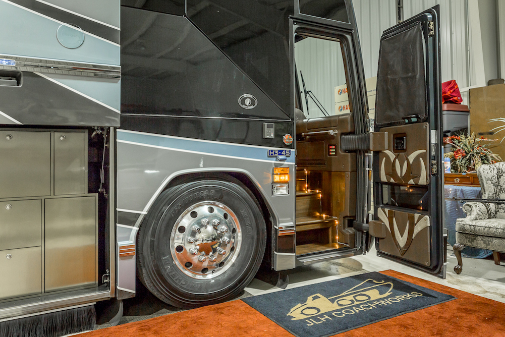 2008 Prevost Featherlite H3-45 For Sale