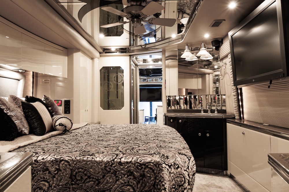 2008 Prevost Featherlite  H3-45 For Sale