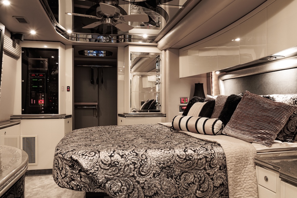 2008 Prevost Featherlite  H3-45 For Sale