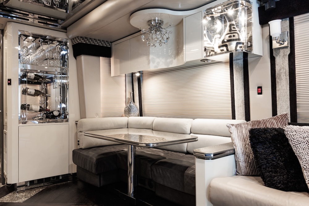 2008 Prevost Featherlite  H3-45 For Sale