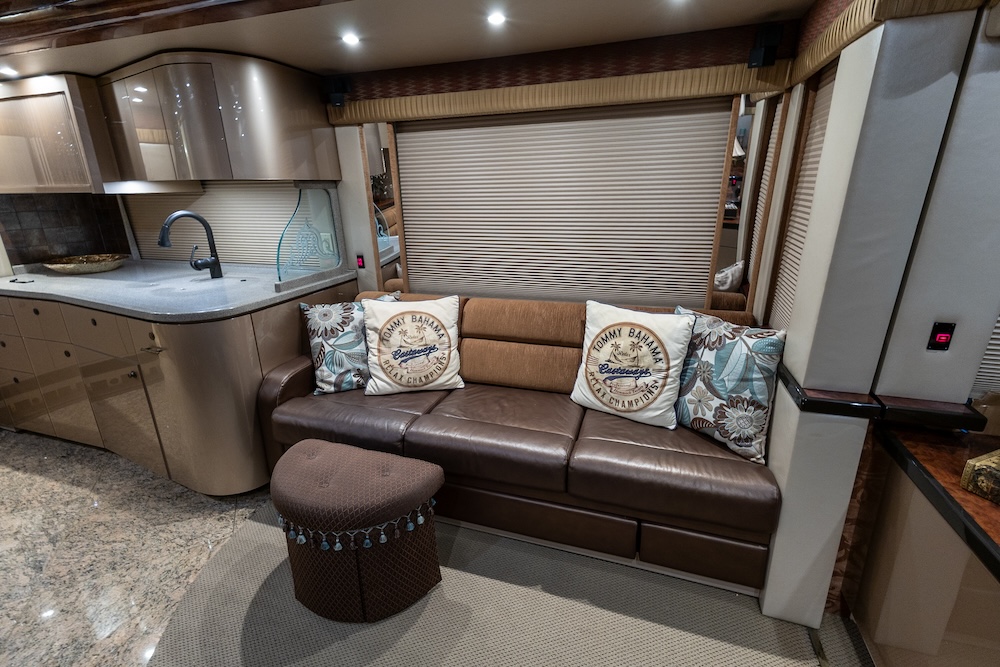 2008 Prevost Featherlite H3-45 For Sale