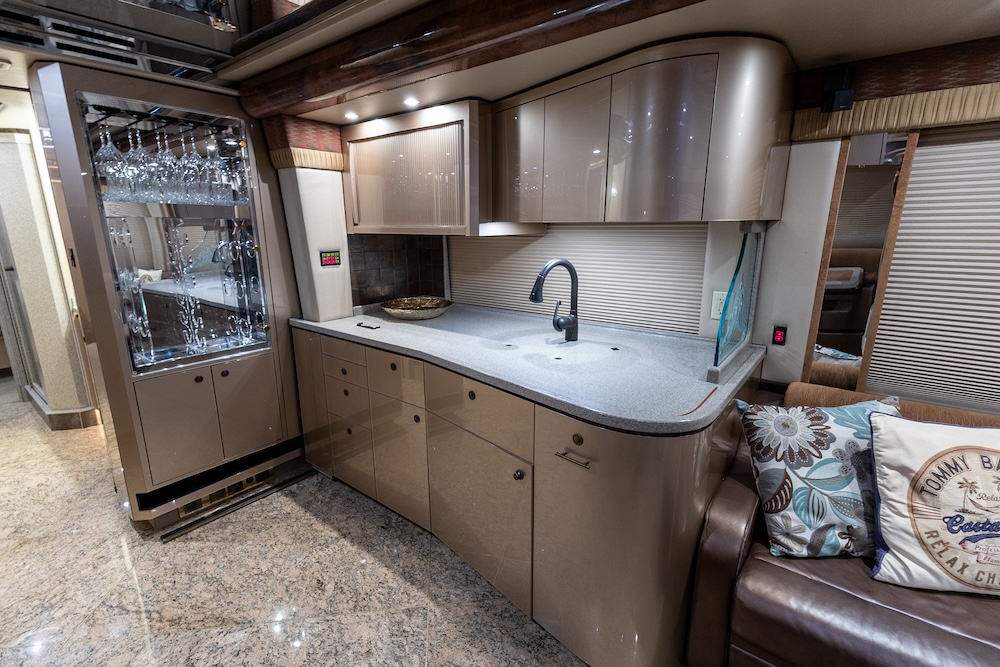 2008 Prevost Featherlite H3-45 For Sale