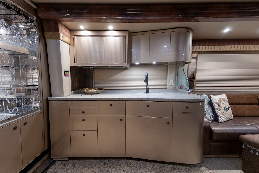 2008 Prevost Featherlite H3-45 For Sale