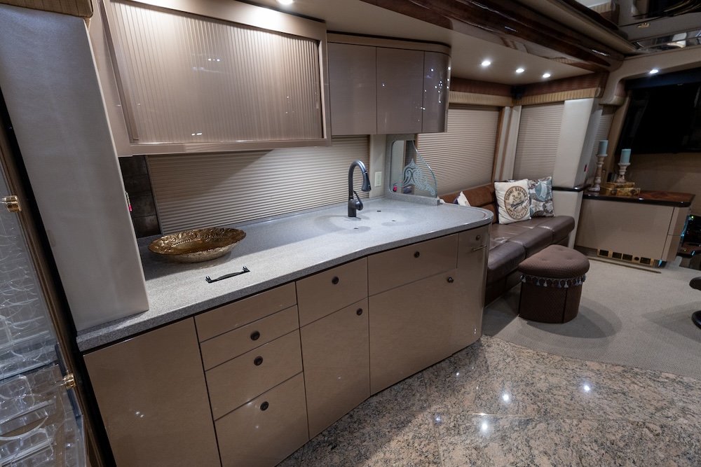2008 Prevost Featherlite H3-45 For Sale