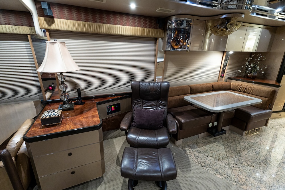 2008 Prevost Featherlite H3-45 For Sale