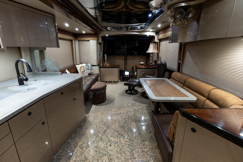 2008 Prevost Featherlite H3-45 For Sale