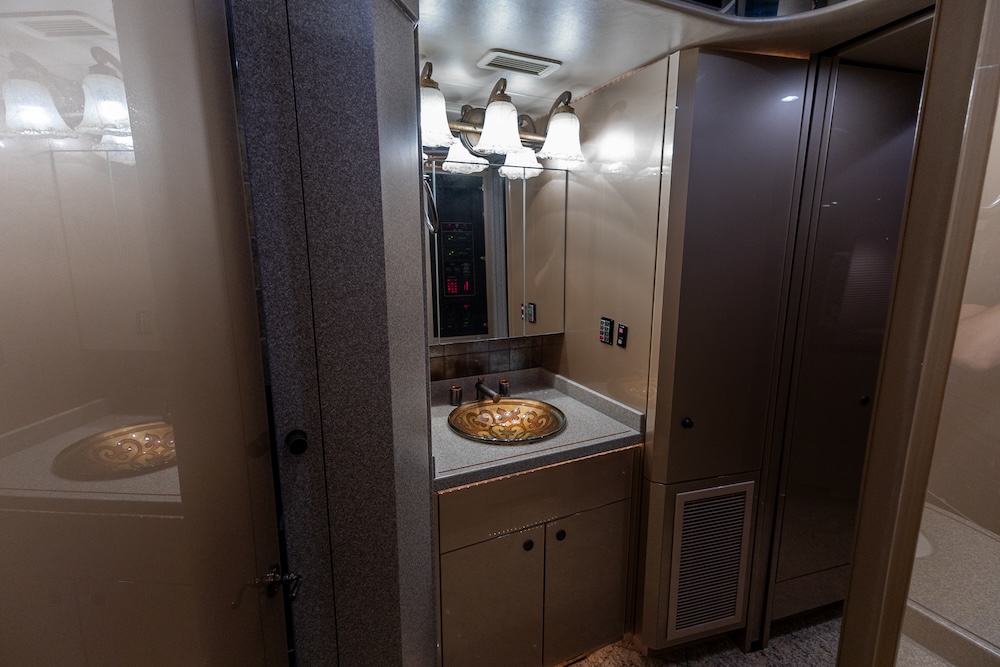 2008 Prevost Featherlite H3-45 For Sale