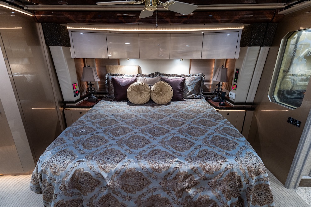 2008 Prevost Featherlite H3-45 For Sale