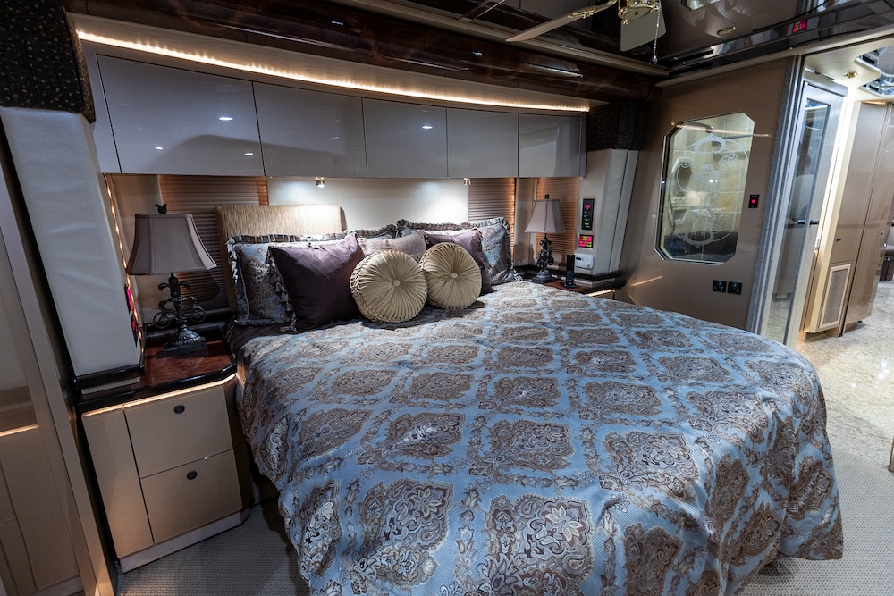 2008 Prevost Featherlite H3-45 For Sale