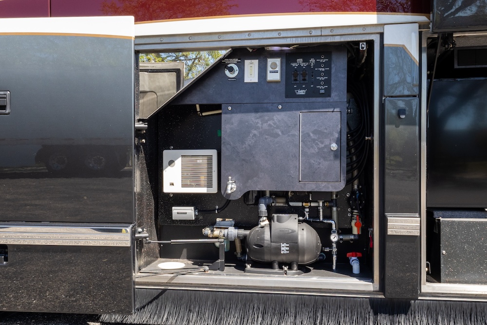 2008 Prevost Featherlite H3-45 For Sale