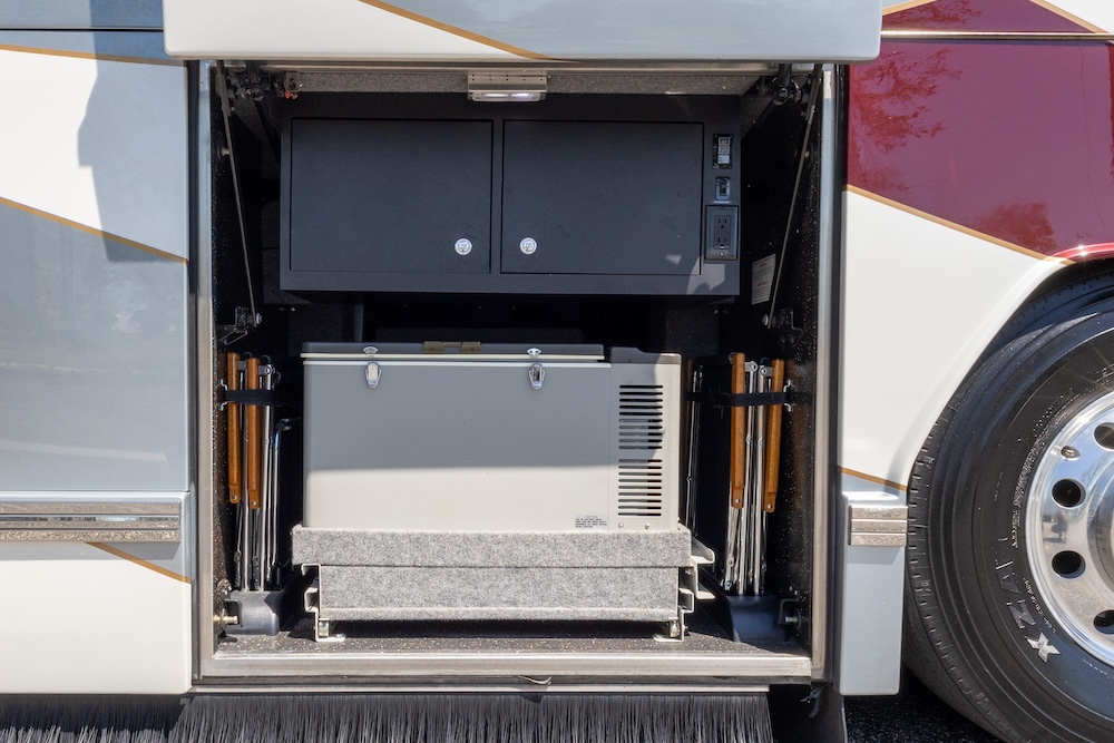 2008 Prevost Featherlite H3-45 For Sale