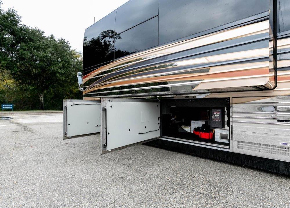 2008 Prevost Featherlite XLII For Sale