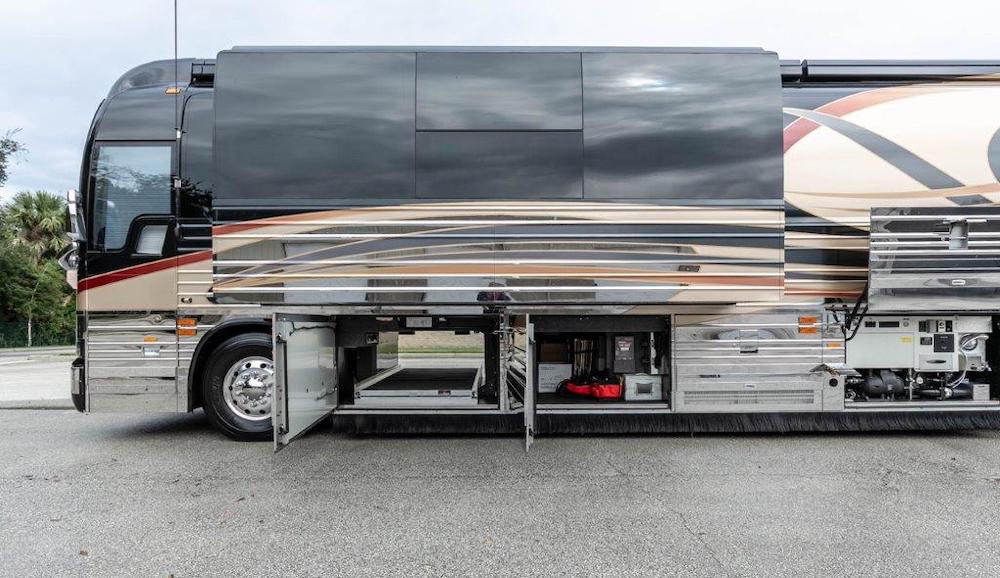 2008 Prevost Featherlite XLII For Sale