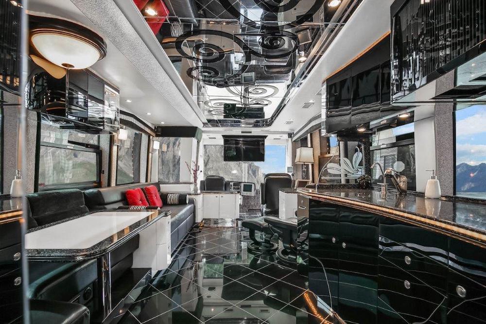 2008 Prevost Featherlite XLII For Sale