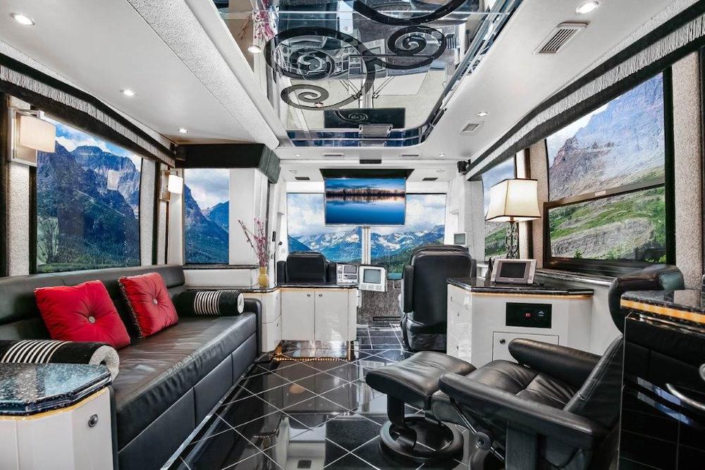 2008 Prevost Featherlite XLII For Sale