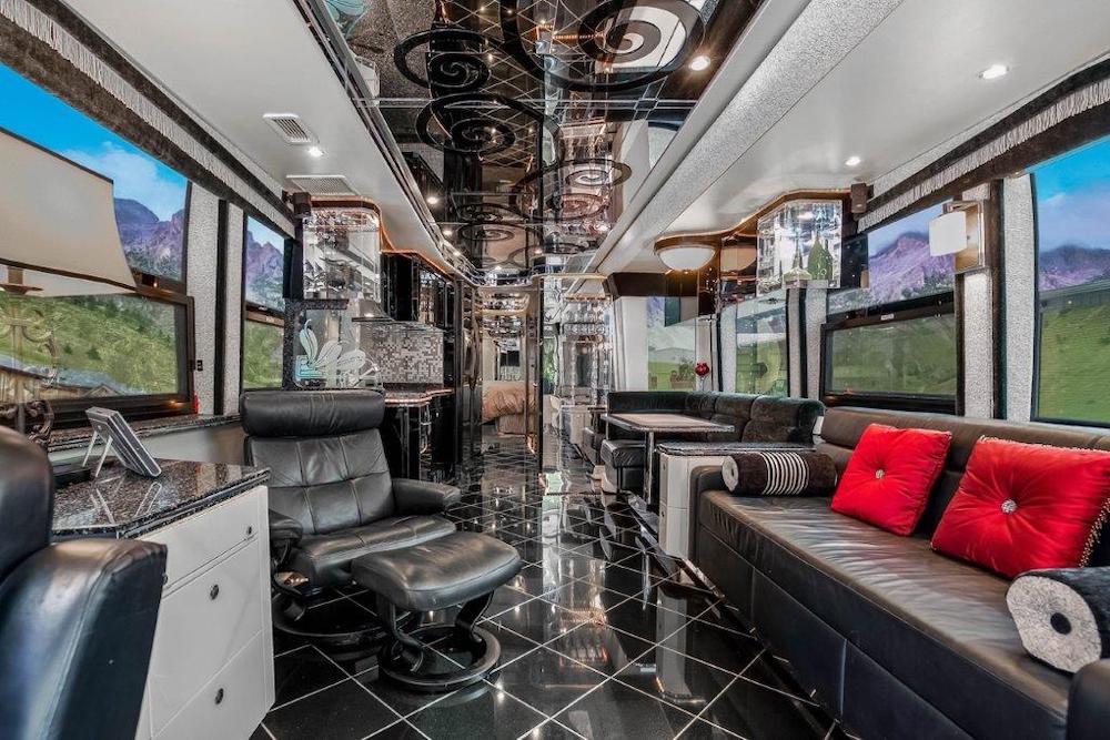 2008 Prevost Featherlite XLII For Sale