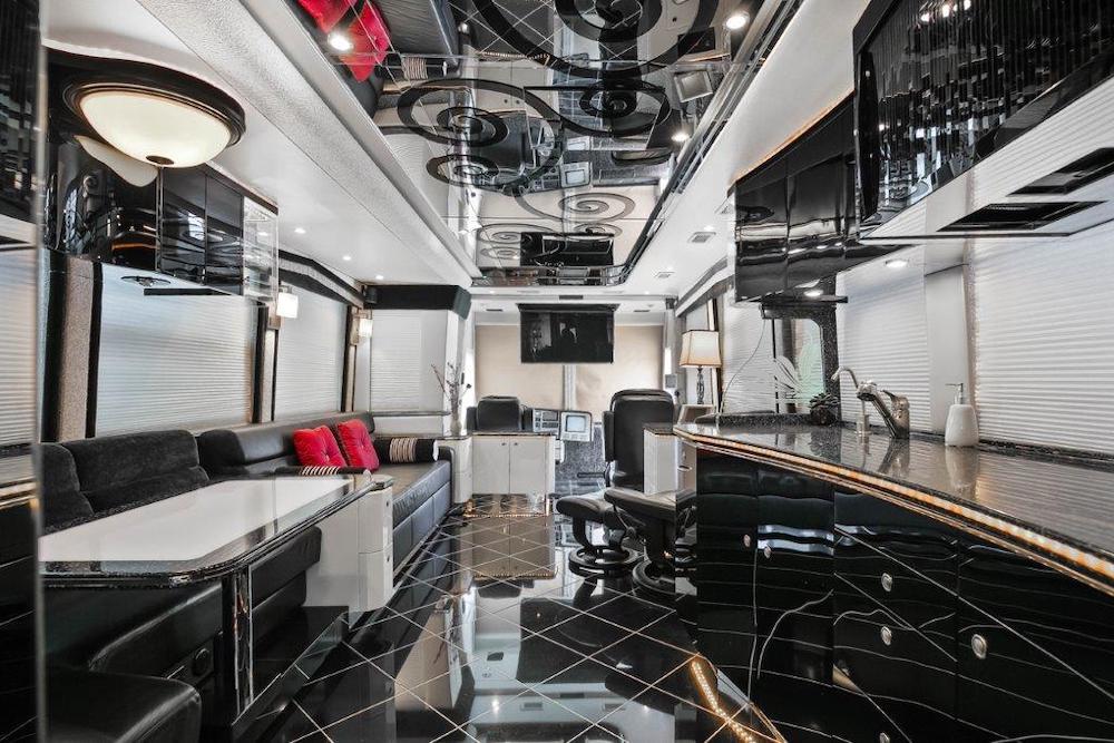 2008 Prevost Featherlite XLII For Sale