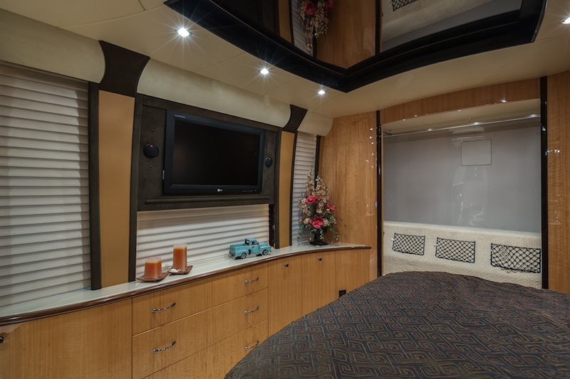 2008 Prevost Legendary XLII For Sale