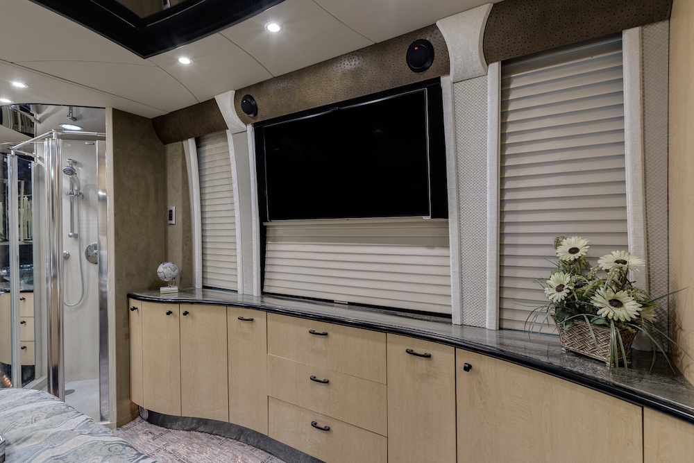 2008 Prevost Legendary XLII For Sale