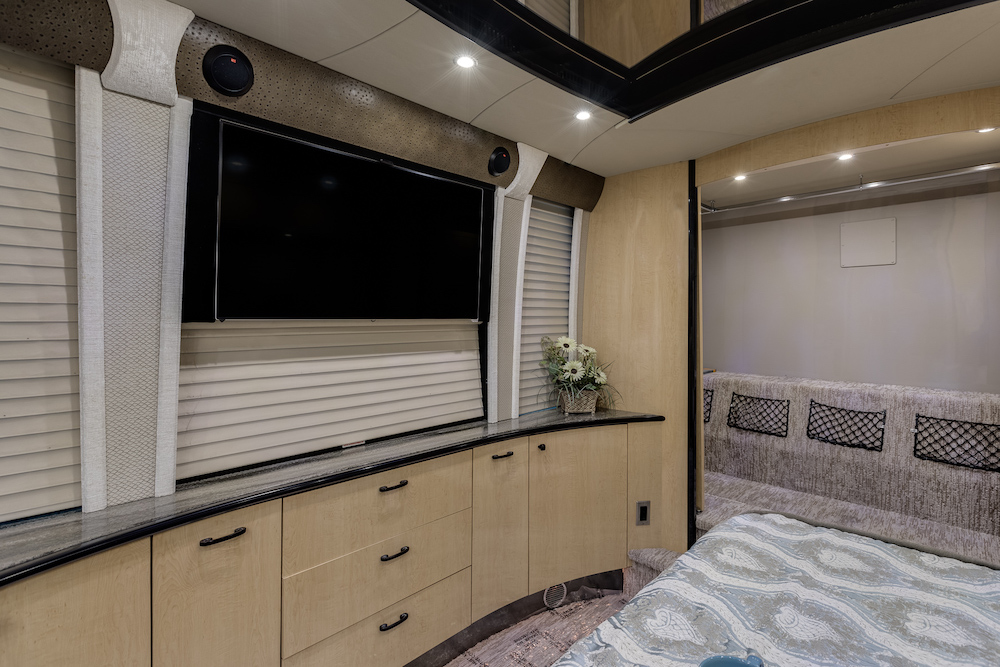 2008 Prevost Legendary XLII For Sale