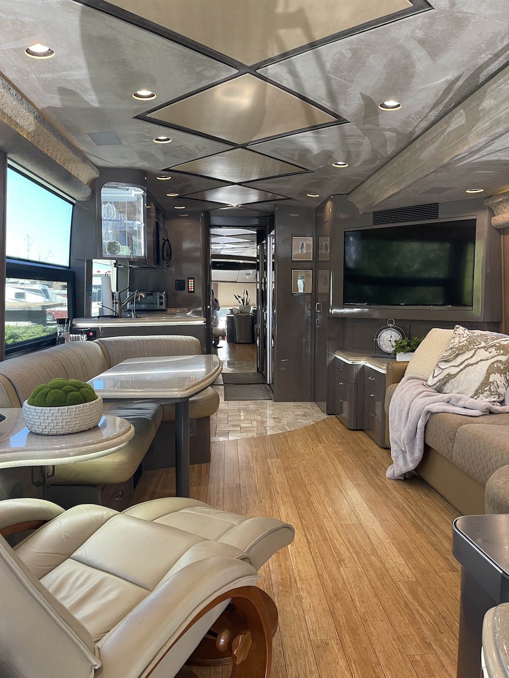 2008 Prevost Marathon H3-45 For Sale