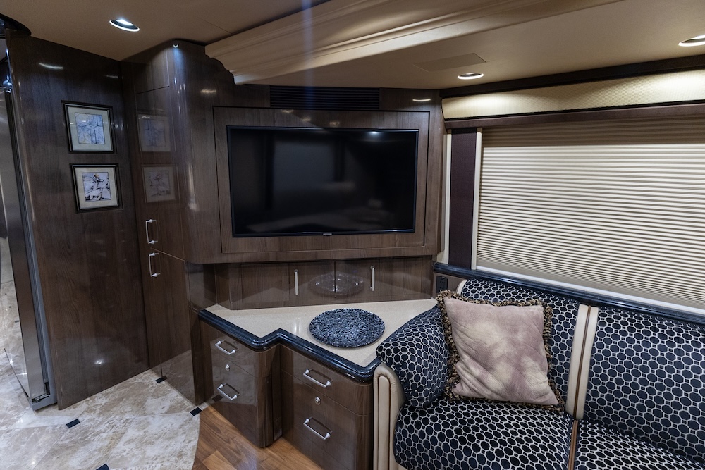 2008 Prevost Marathon H3-45 For Sale