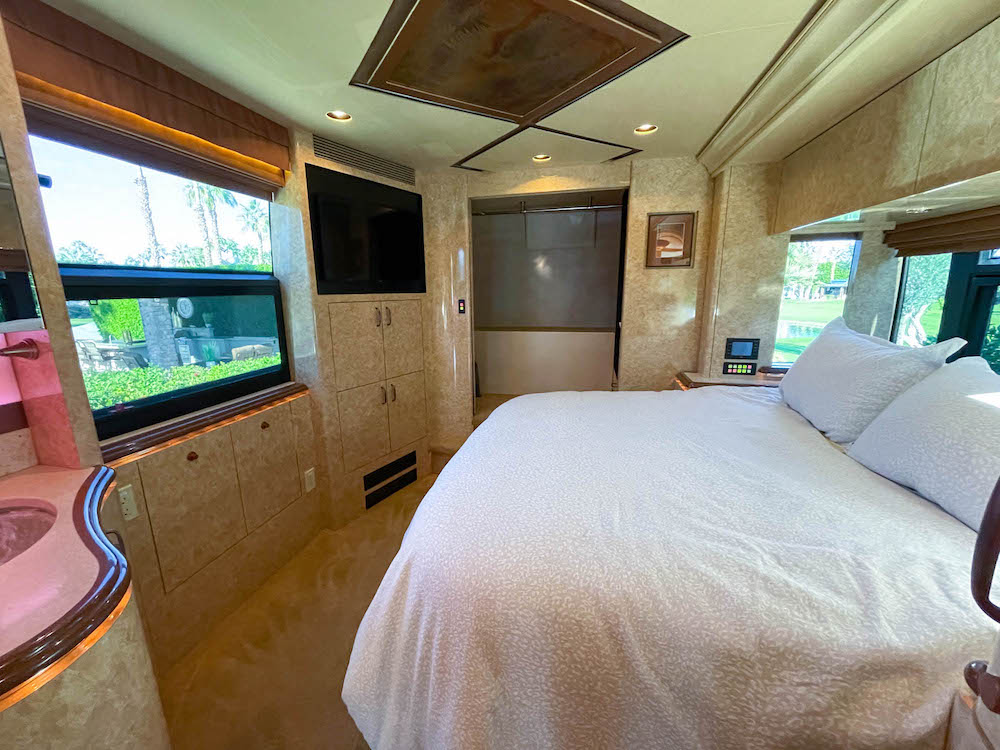 2008 Prevost Marathon XLII For Sale