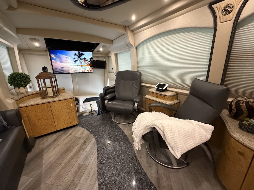 2008 Prevost Millennium  H3-45 For Sale