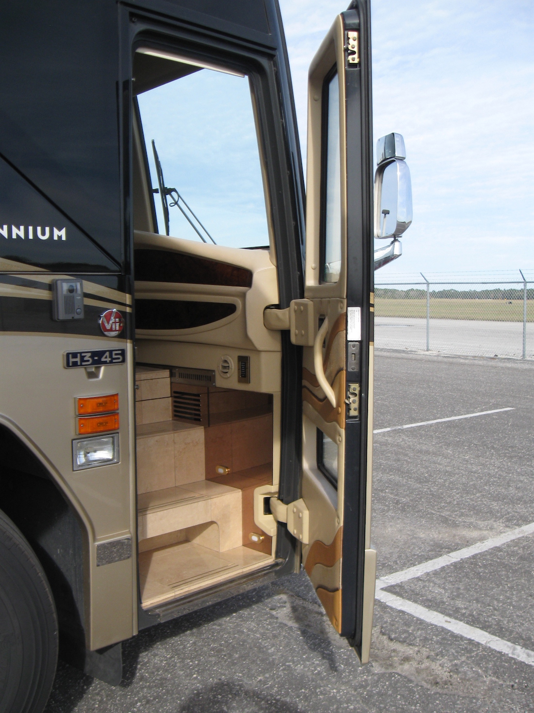 2008 Prevost Millennium H3-45 For Sale