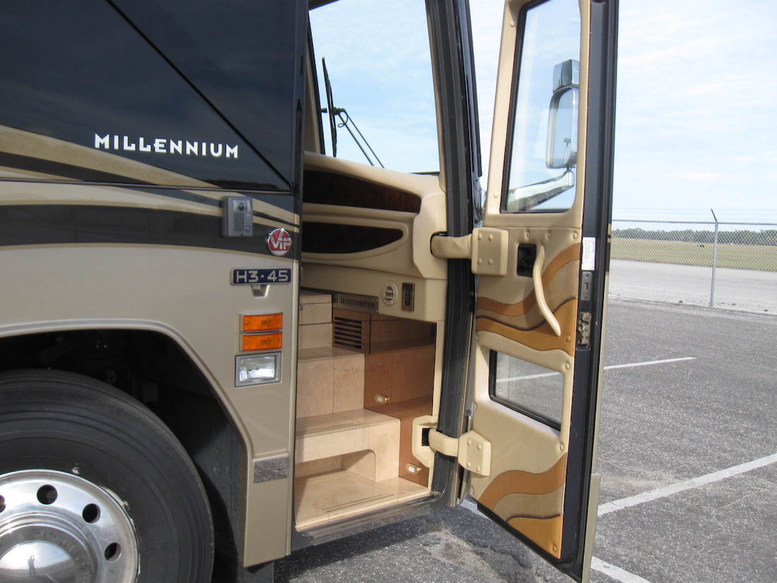 2008 Prevost Millennium H3-45 For Sale